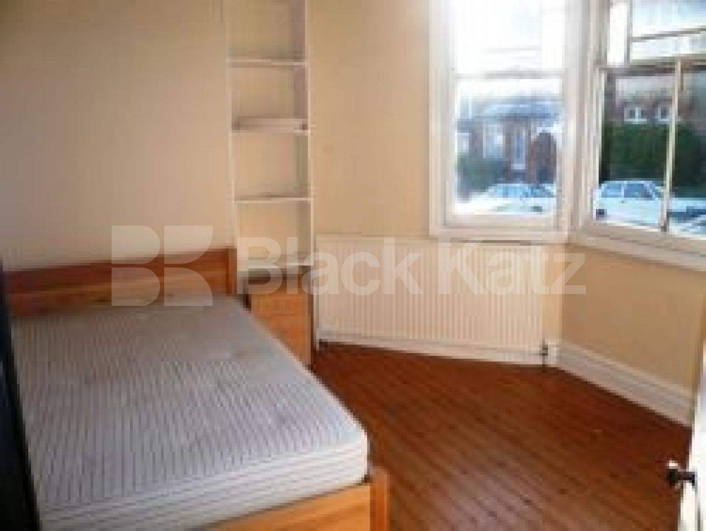 			LET BY BLACK KATZ, 3 Bedroom, 1 bath, 1 reception Flat			 Alexandra Gardens, MUSWELL HILL